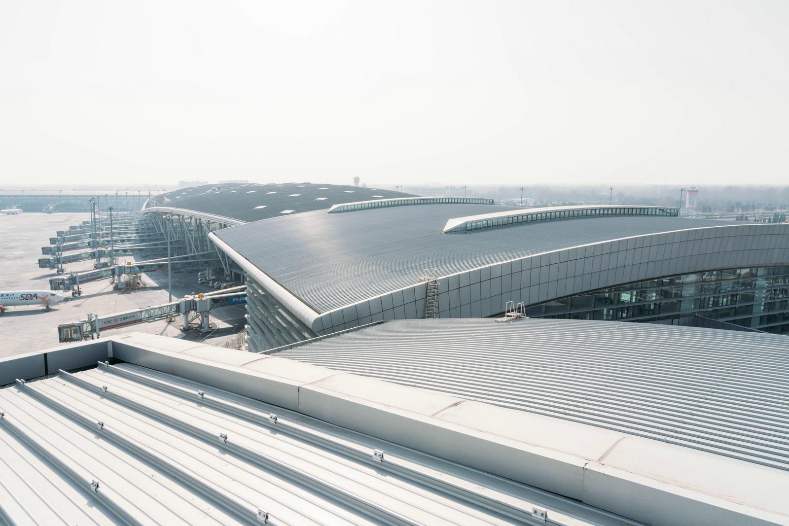 济南遥墙机场北指廊的屋面设计(图9)