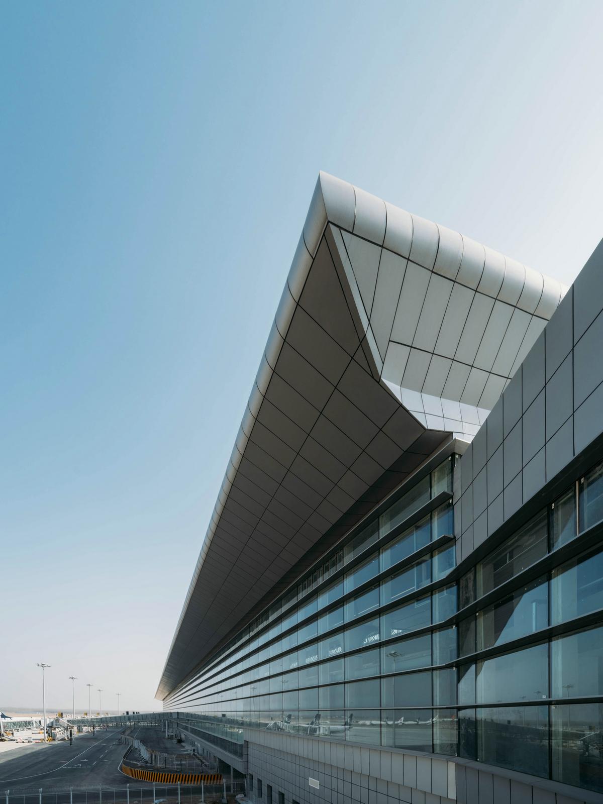 济南遥墙机场北指廊的屋面设计(图5)