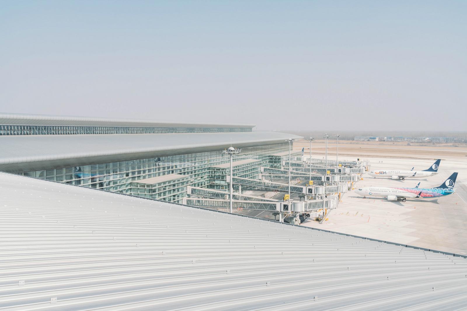 济南遥墙机场北指廊的屋面设计(图2)